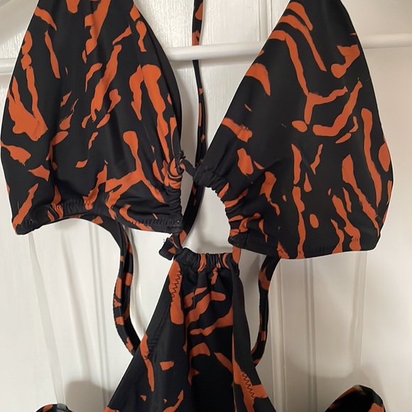 Shade & Shore one piece swimsuit - Picture 2 of 3